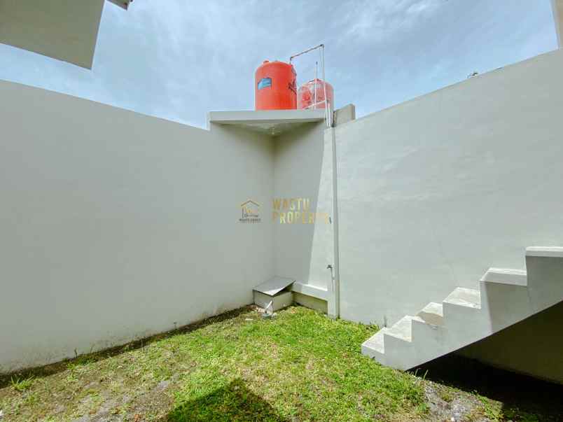 hunian rooftop stylish dengan carport dan smart lock