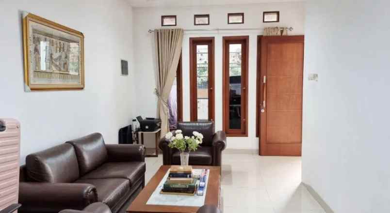 jual rumah akses pruis 2 mobil plus kolam renang