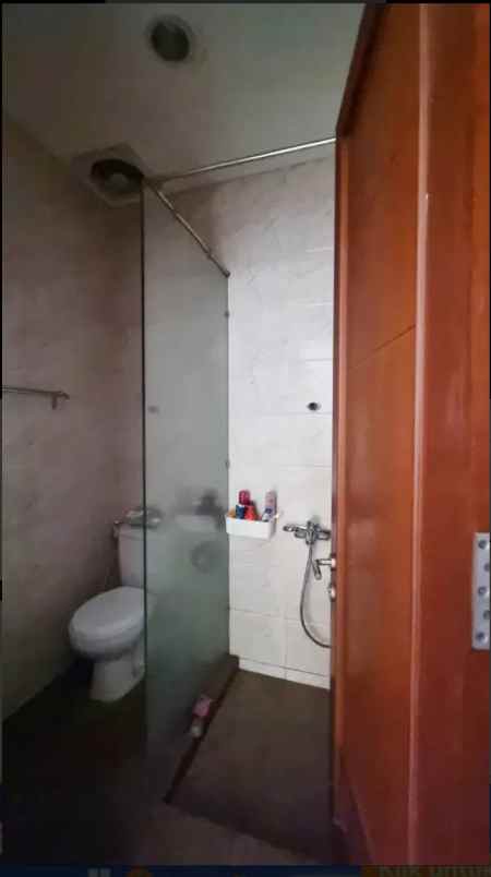 jual rumah akses pruis 2 mobil plus kolam renang