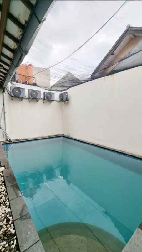 jual rumah akses pruis 2 mobil plus kolam renang