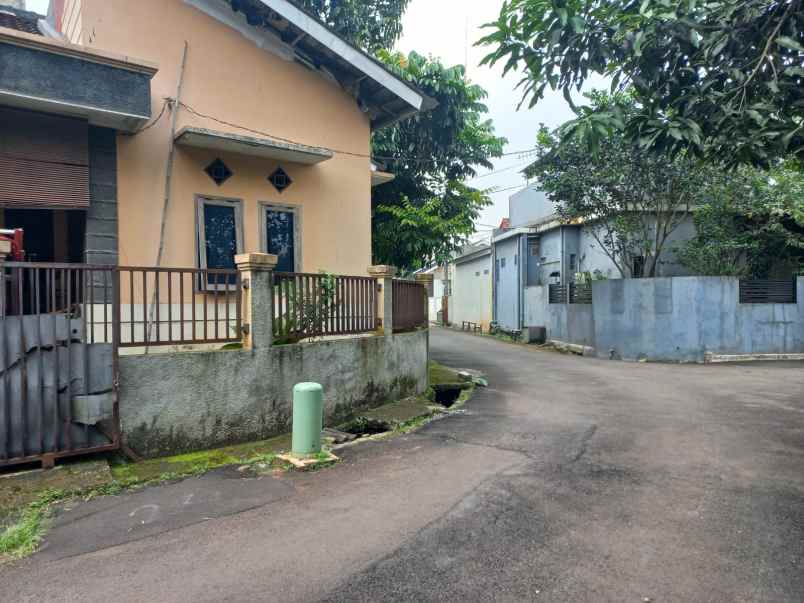 jual rumah hook di komplek graha raya
