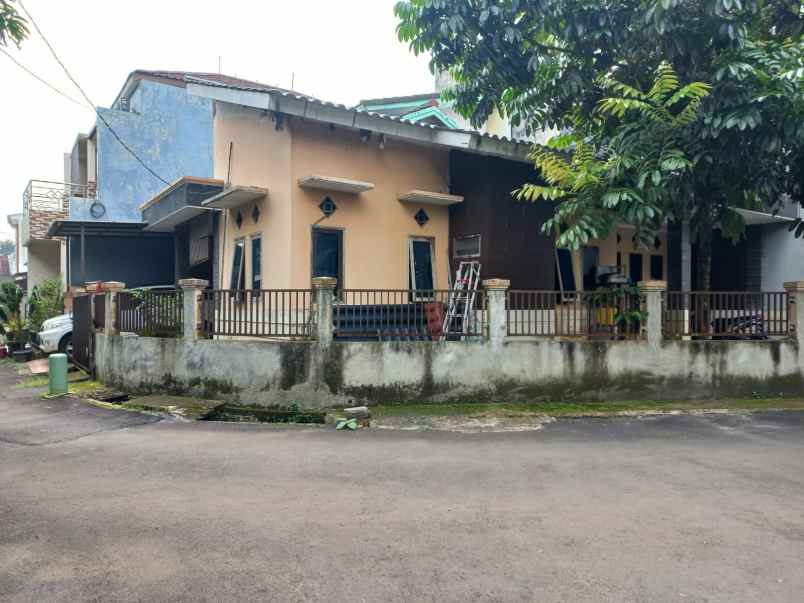 jual rumah hook di komplek graha raya