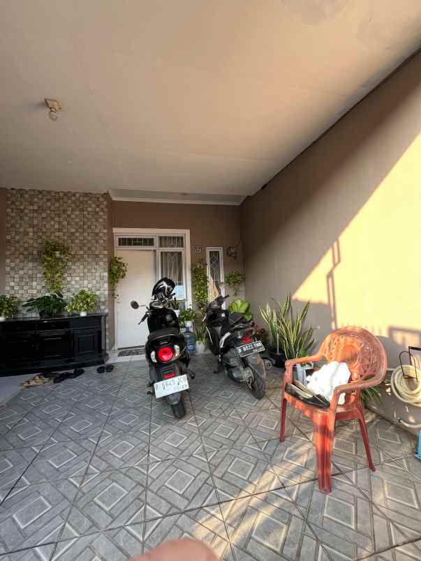 over kredit murah rumah bagus terawat di tangerang