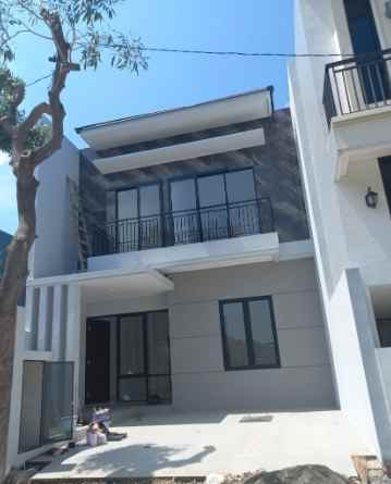 pakuwon city rumah baru siap huni 2 lantai