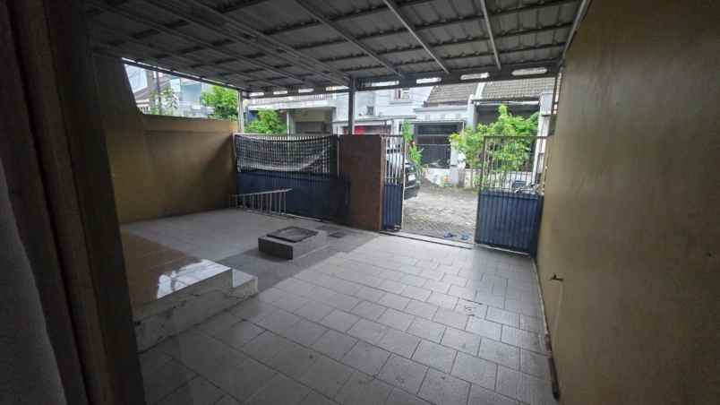 perum sinar medayu selatan hadap timur