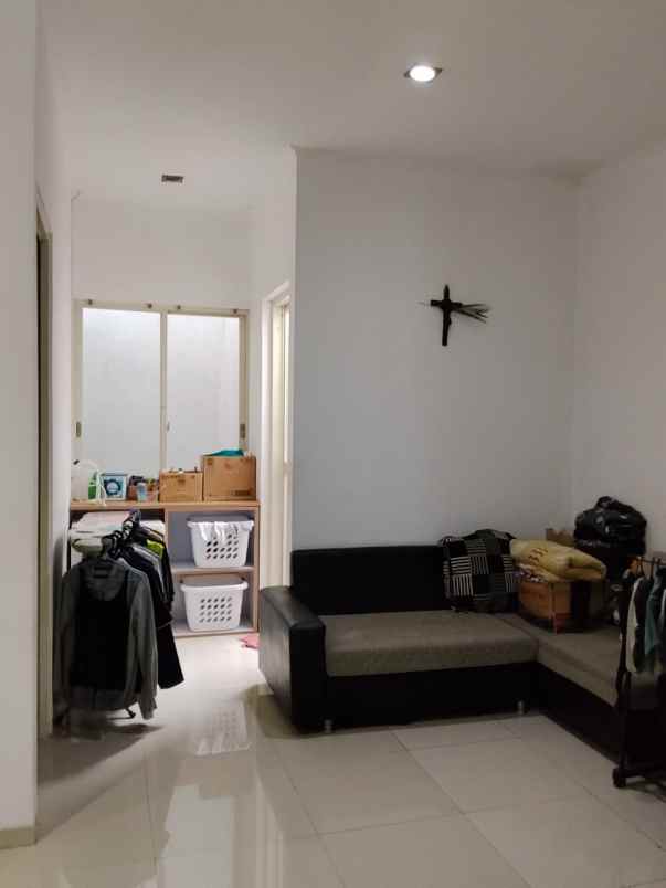 row jalan lebar rumah pakuwon city 2 lantai siap huni