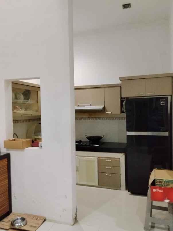 row jalan lebar rumah pakuwon city 2 lantai siap huni