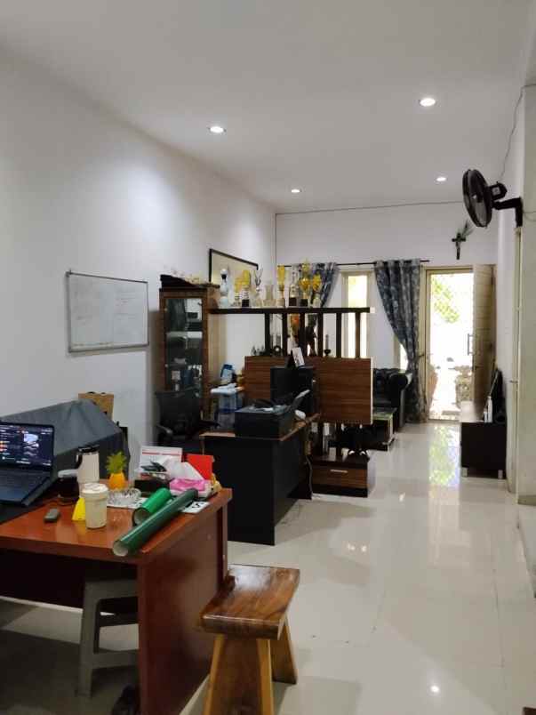 row jalan lebar rumah pakuwon city 2 lantai siap huni