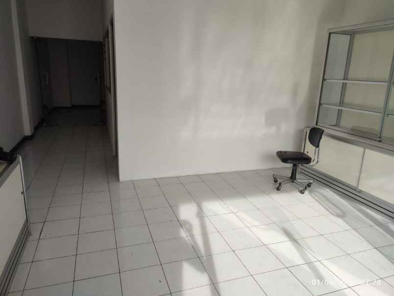 ruko klampis megah strategis ada area parkir