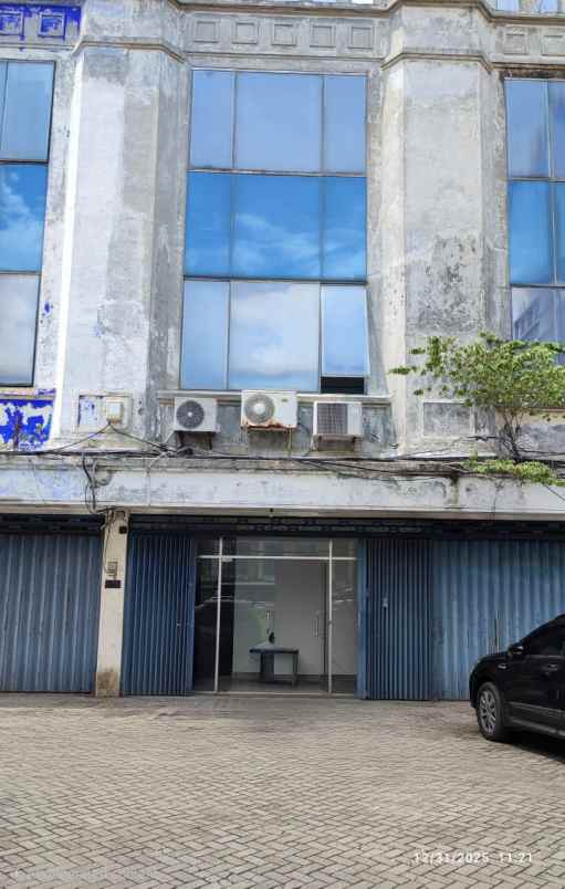 ruko klampis megah strategis ada area parkir