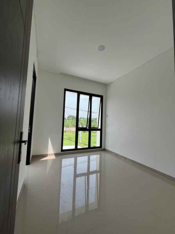 rumah 2 lantai cuma 600 jutaan di sawangan depok