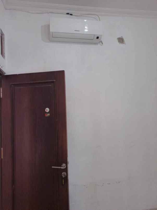 rumah 2 lantai dalam perumahan di palagan km 9