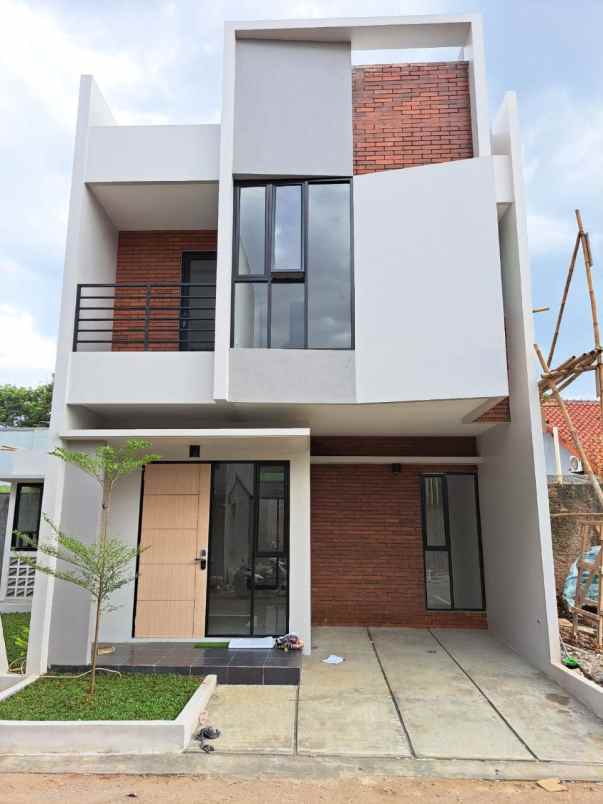 Rumah 2 Lantai Dekat Toll Jatiasih Pinggir Jalan