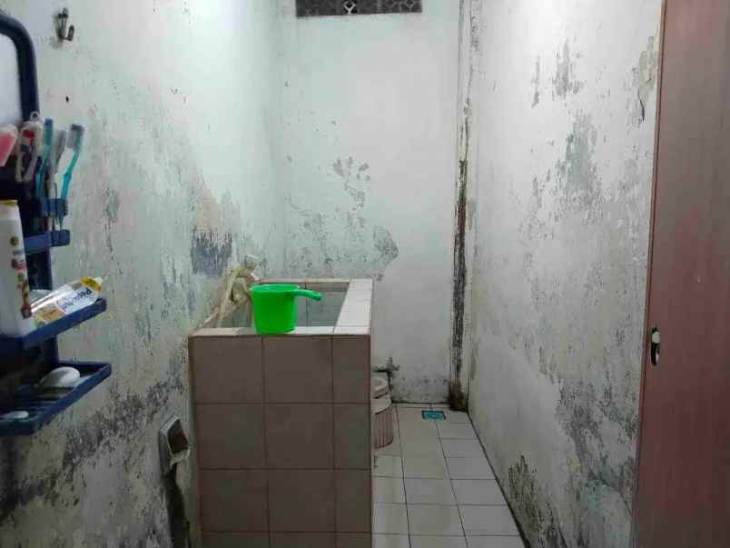 rumah 2 lantai dengan luas 150m2 di perumnas 1 bekasi