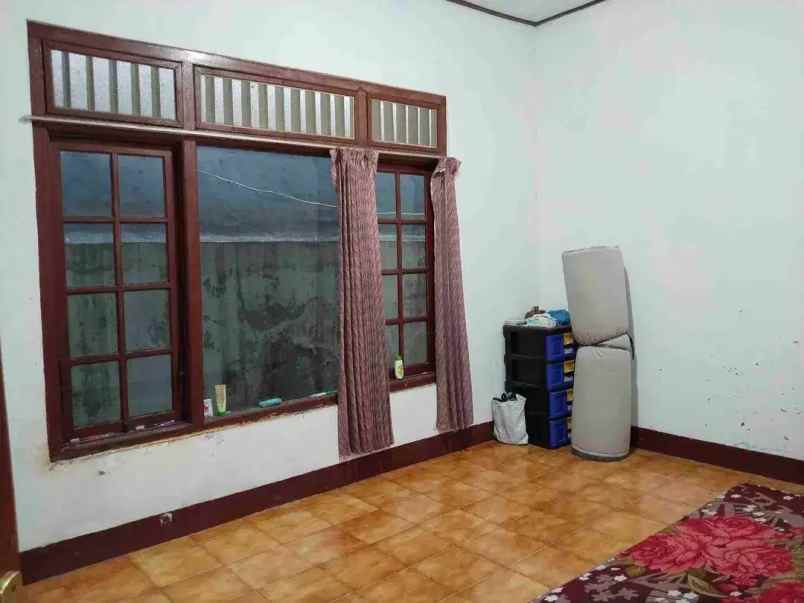 rumah 2 lantai dengan luas 150m2 di perumnas 1 bekasi