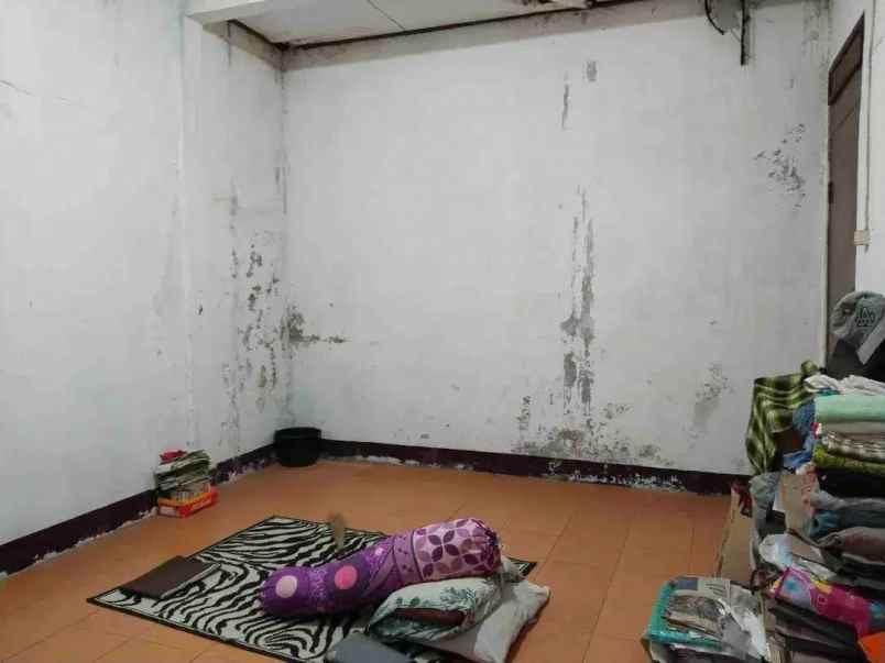 rumah 2 lantai dengan luas 150m2 di perumnas 1 bekasi