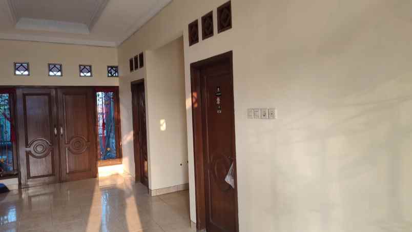 rumah 2 lantai dengan luas 150m2 di perumnas 1 bekasi