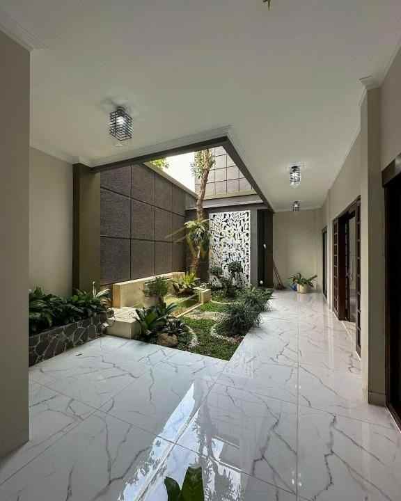 rumah 2 lantai di utara maguwoharjo sleman