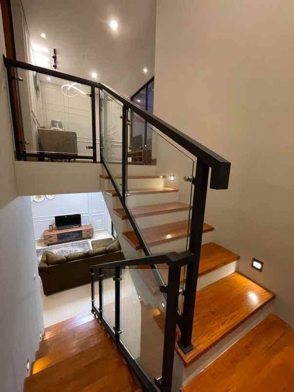 rumah 2 lantai full furnished di kalasan sleman