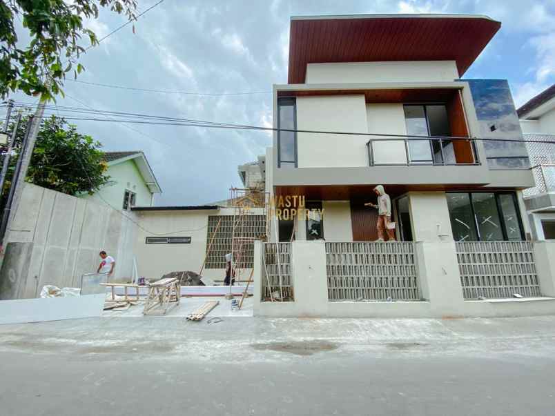 rumah 2 lantai full furnished di kalasan sleman