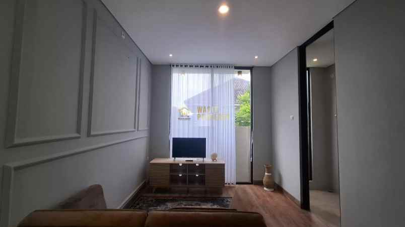 rumah 2 lantai full furnished di maguwoharjo siap huni