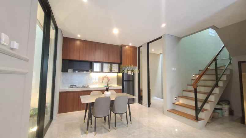 rumah 2 lantai full furnished di maguwoharjo siap huni