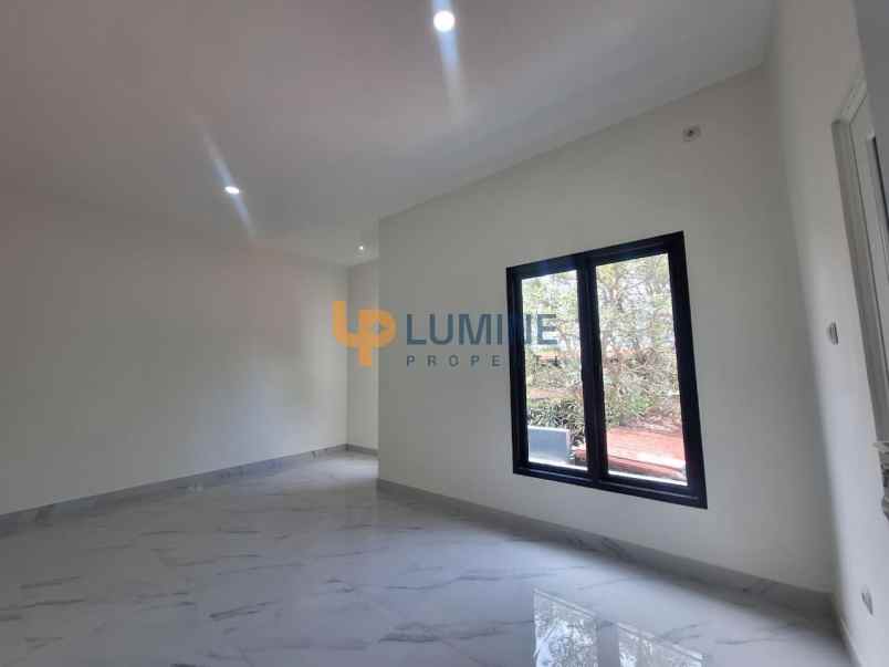 rumah 2 lantai harga 1 4m 8 menit ke rumah sakit jih