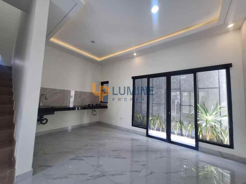 rumah 2 lantai harga 1 4m 8 menit ke rumah sakit jih