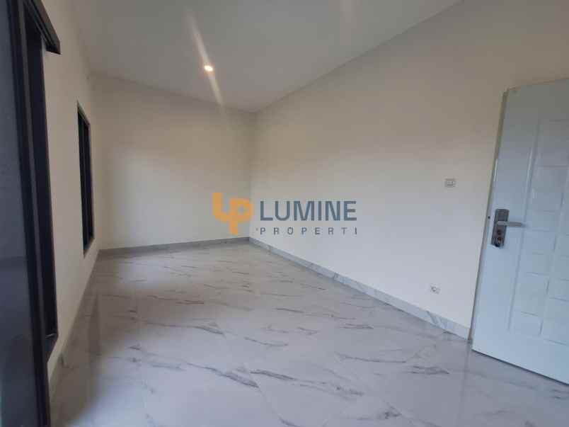 rumah 2 lantai harga 1 4m 8 menit ke rumah sakit jih