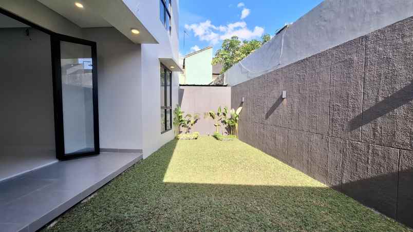 rumah 2 lantai siap huni 10 menit ke kampus upn jogja