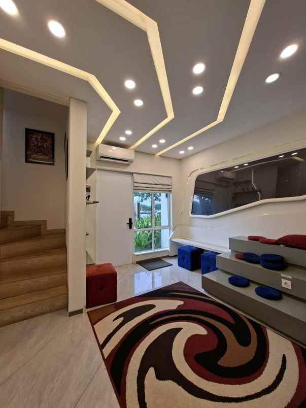 rumah 2 lantai siap huni