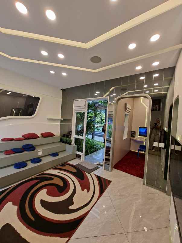 rumah 2 lantai siap huni