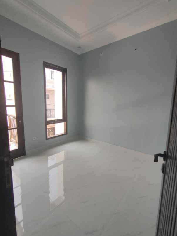 rumah 2 lantai siap huni dekat tol sawangan depok