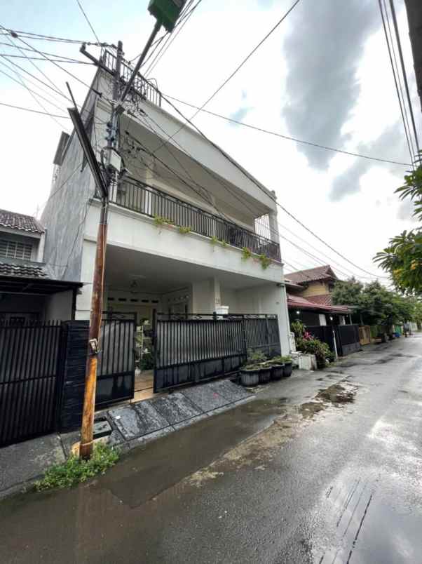 rumah 2 lantai siap huni di pondok bambu jakarta timur