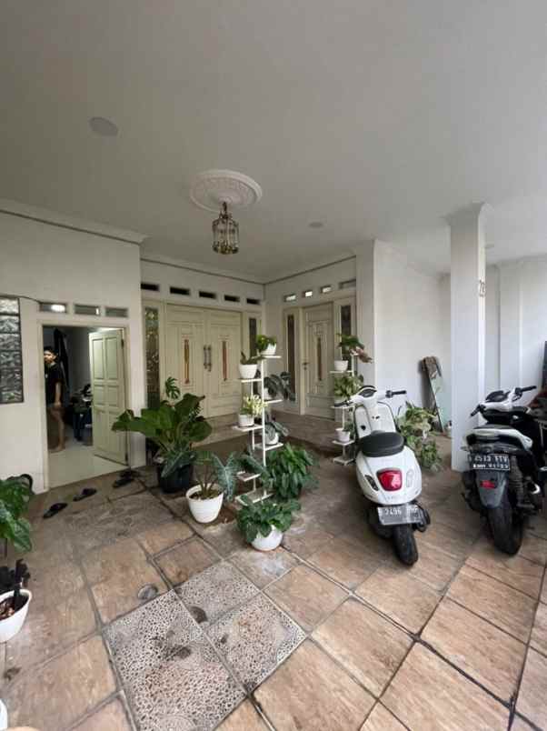 rumah 2 lantai siap huni di pondok bambu jakarta timur