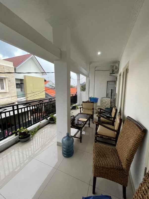 rumah 2 lantai siap huni di pondok bambu jakarta timur