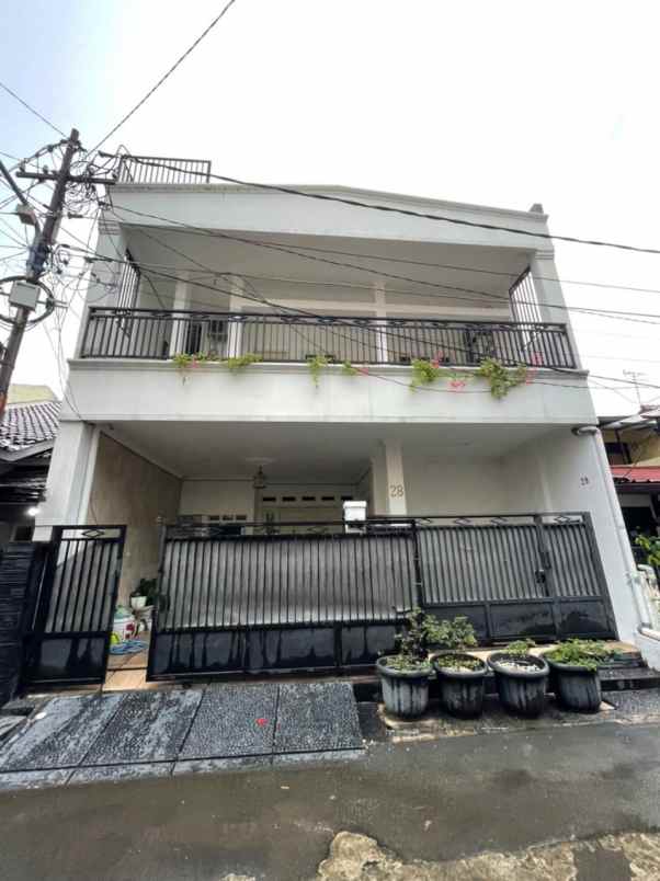 rumah 2 lantai siap huni di pondok bambu jakarta timur