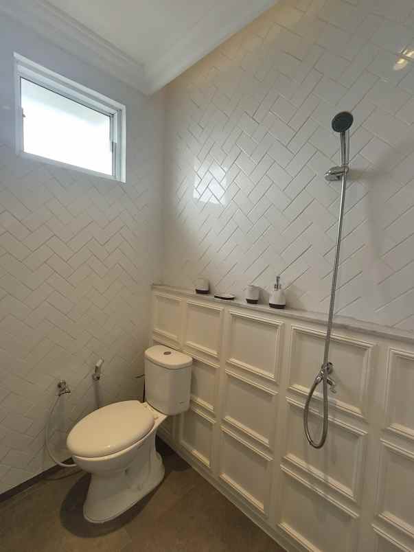 rumah 2 lantai siap huni lokasi strategis