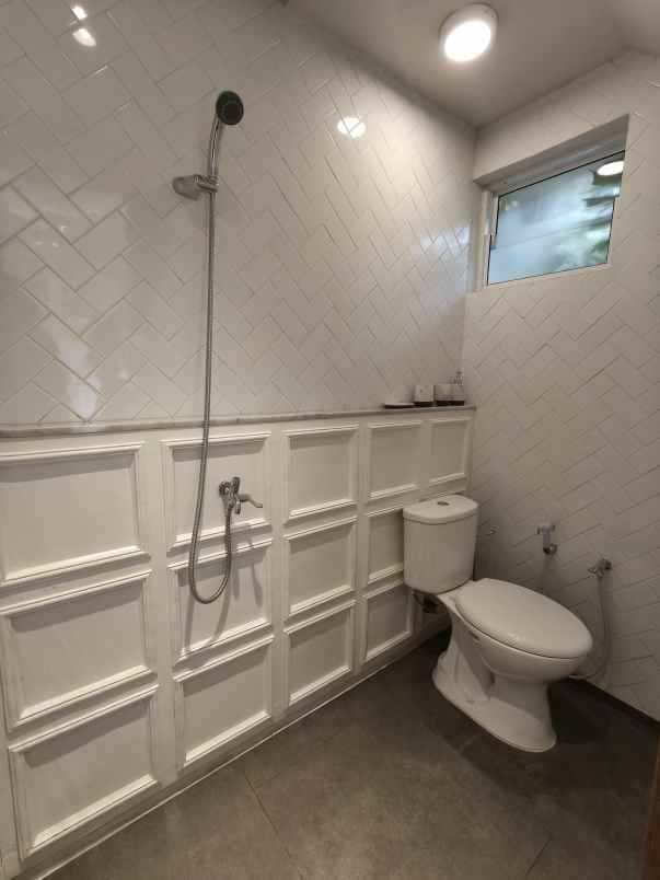 rumah 2 lantai siap huni lokasi strategis