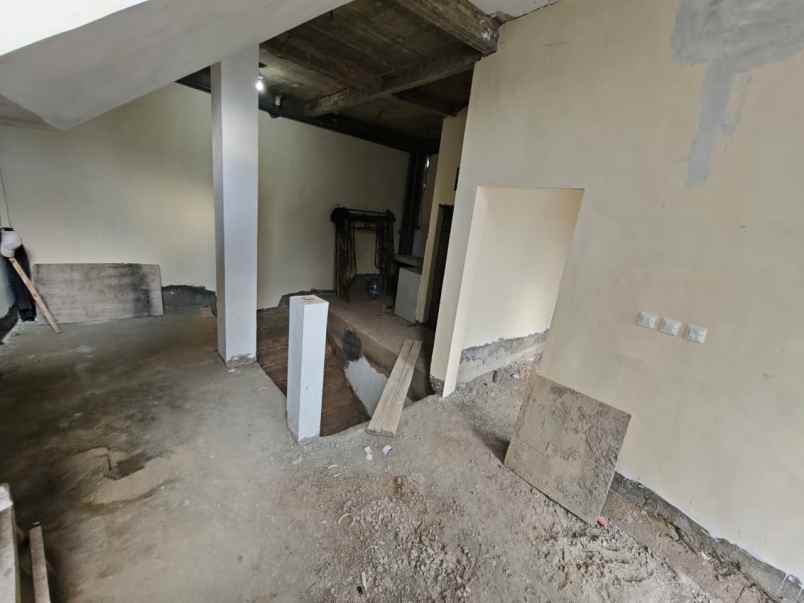 rumah 3 lantai bangunan baru lokasi kavling mulyorejo