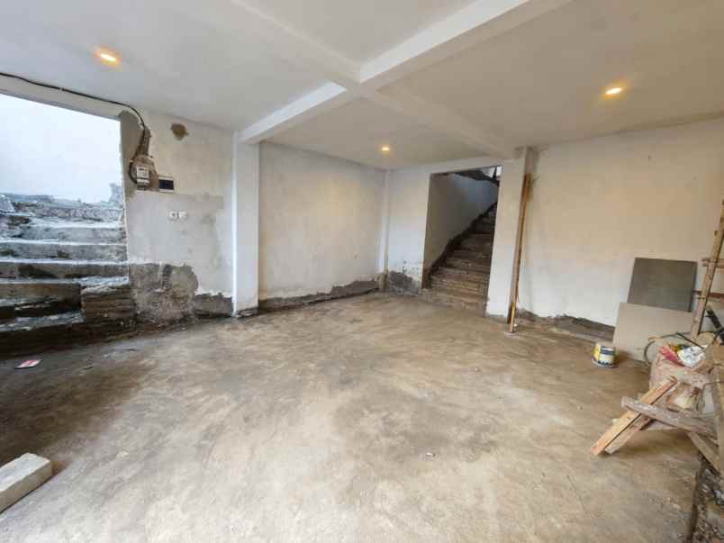 rumah 3 lantai bangunan baru lokasi kavling mulyorejo