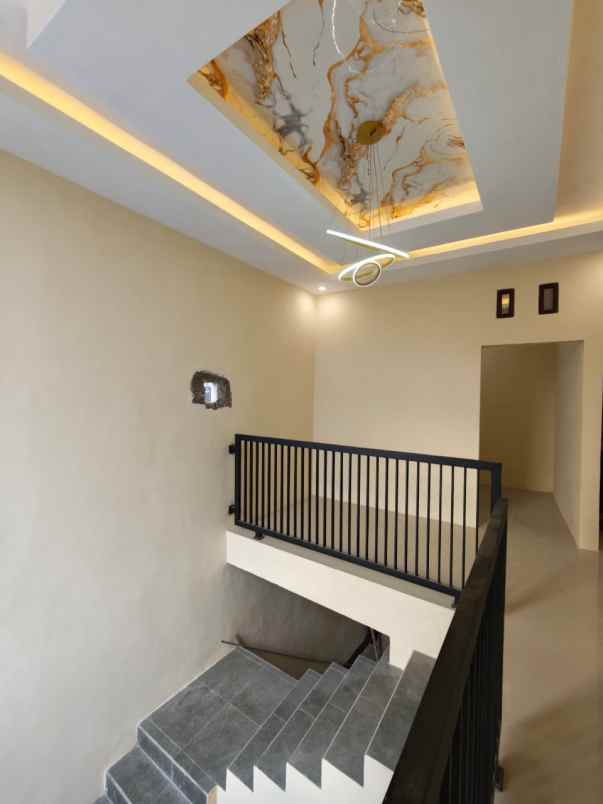 rumah 3 lantai bangunan baru lokasi kavling mulyorejo