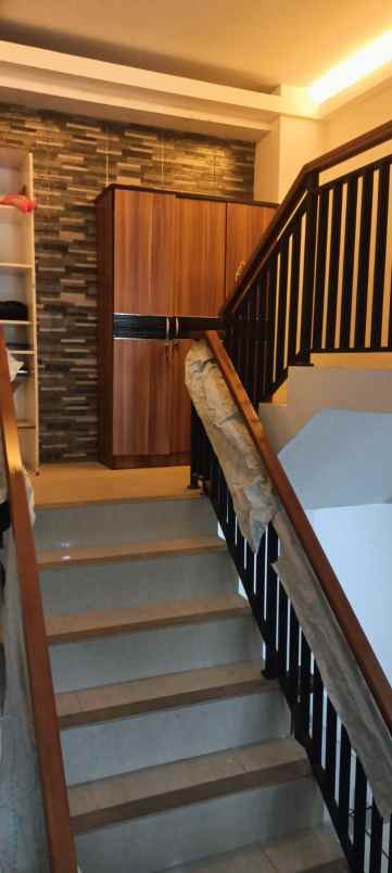 rumah 3 lantai depok