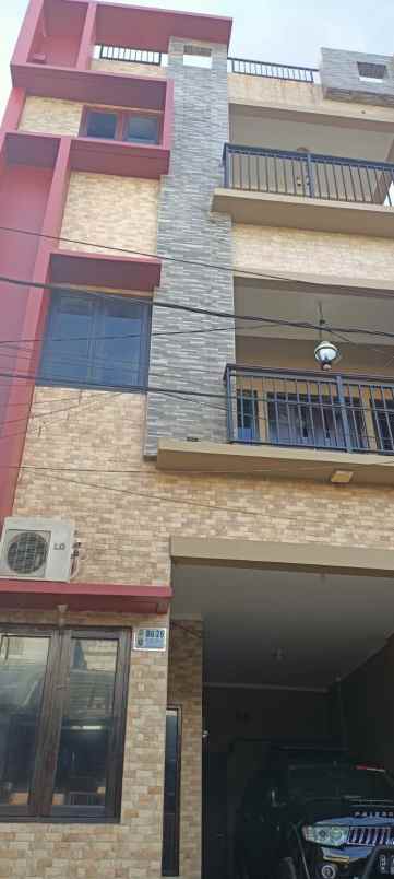 rumah 3 lantai depok