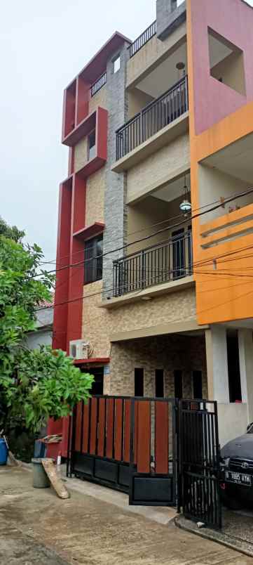 rumah 3 lantai depok