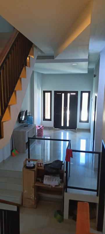 rumah 3 lantai depok