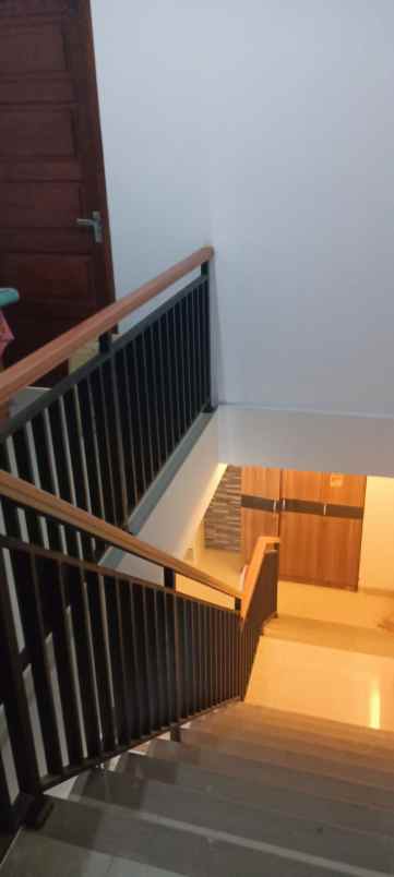 rumah 3 lantai depok