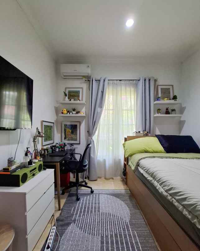 rumah asri plus private pool di cipete jaksel