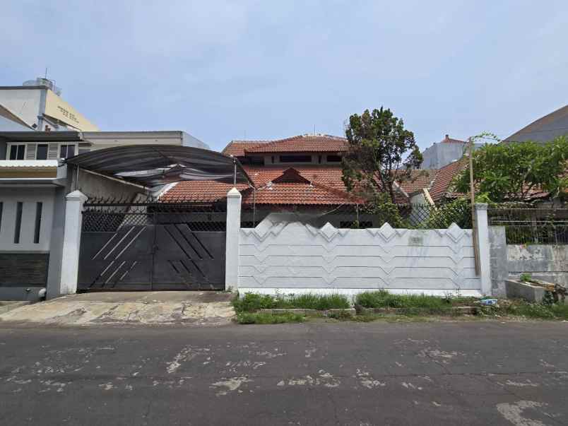 rumah babatan pantai utara strategis row 4 mobil