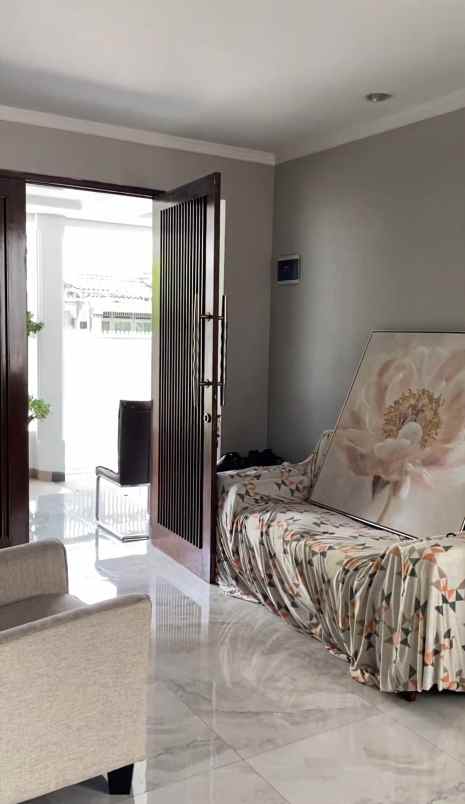 rumah bagus di bintaro sektor 9 tangerang selatan